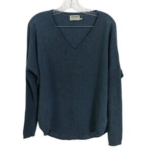 Subtle Luxury Cashmere Sweater Size M/L Luxury Sustainable Washable Blue V-Neck